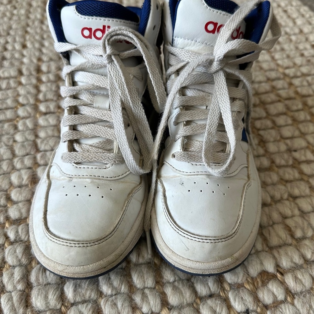 Adidas basketball shoes size 2 little boys - Picture 2 of 7